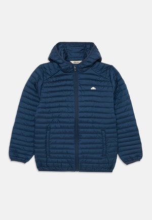 JAqueta capuz acolchoada azul-marinho com fecho frontal, punhos elásticos, bolsos laterais e pequeno logo branco no lado esquerdo do peito.
