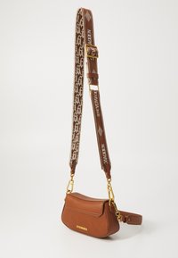Steve Madden BTAIGA - Sac à main - cognac