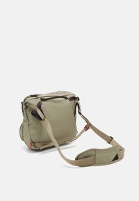 Klättermusen GAUT MESSENGER BAG UNISEX - Sportska torba - silver green