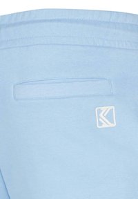 Light blue shorts in soft fabric with an elastic waistband, featuring a back pocket and a white logo embroidered on the side.