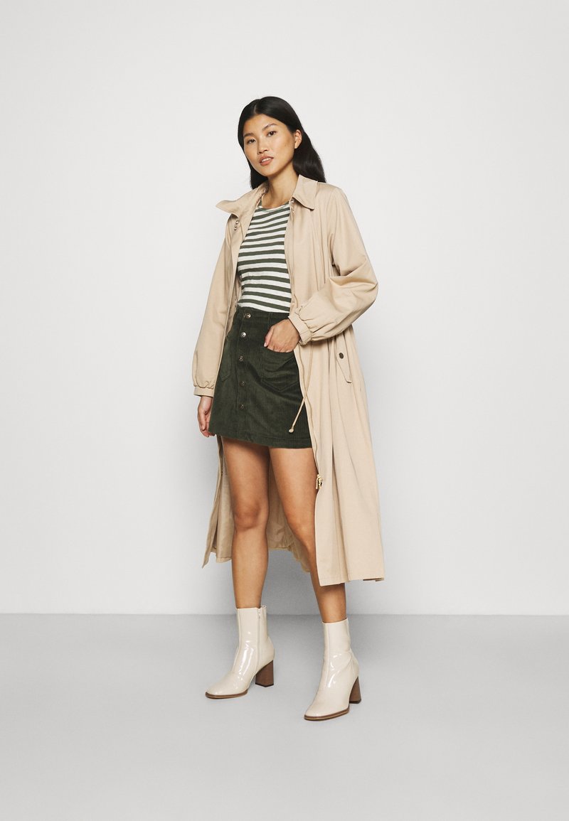 Model olivia gray Levana