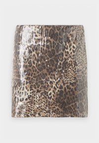 Mini sukňa s leopardím vzorom vyrobená z textúrovanej tkaniny, s dekoratívnymi striebornými flitrami, ktoré zdôrazňujú zvierací vzor a majú priliehavý strih.
