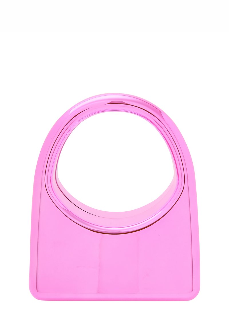 Rosa plastik tote taske med en glat, blank overflade og et buet håndtag. Firkantet bund og afrundet top, der har et sømløst design.