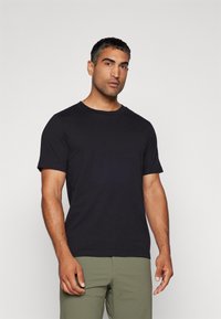 Peak Performance - ORIGINAL SMALL LOGO TEE - Basic T-shirt - black Thumbnail Image 1