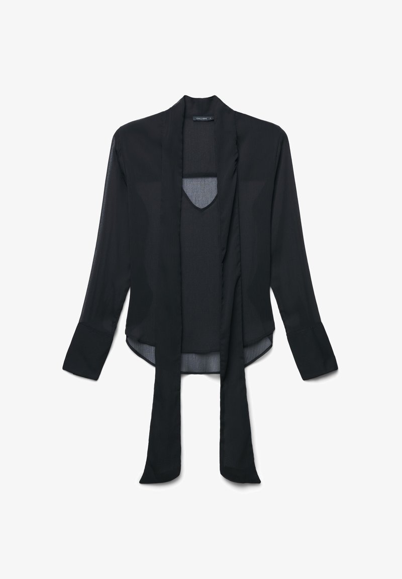 Blusa nera trasparente con maniche lunghe, colletto a scialle, apertura frontale e spacchi laterali. Presenta una texture morbida e un tessuto leggero.