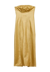 Robe dorée sans bretelles en tissu brillant et texturé, avec une silhouette ajustée et des fentes sur les côtés pour faciliter les mouvements.