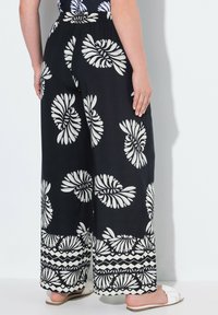 Ulla Popken FOSSIL PRINT ELASTIC WAIST - Broek - black