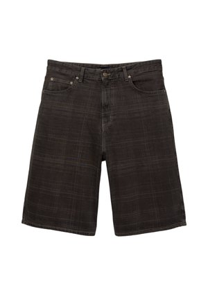 Shorts en jean noir avec un motif à carreaux, équipés de passants de ceinture, de poches avant et d'une fermeture à bouton. Texture lisse et design décontracté.