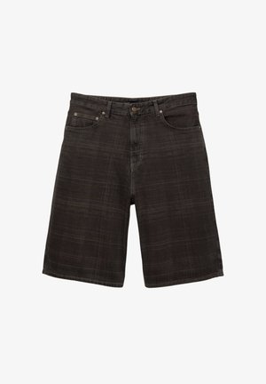 Crni traper kratke hlače s kariranim uzorkom, s petljama za remen, prednjim džepovima i kopčanjem na dugme. Glatka tekstura i ležeran dizajn.