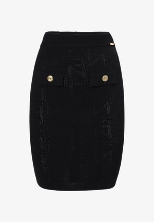 Falda de punto negra con un diseño ajustado, que presenta botones decorativos dorados en los bolsillos frontales y una textura con patrón en toda la prenda.