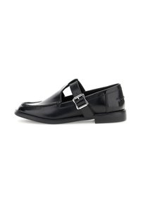 Zapato de cuero negro con punta redondeada, detalle troquelado y correa ajustable con una hebilla de plata. Acabado suave con un tacón bajo.