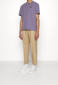 Calvin Klein Jednoduché tričko - purple