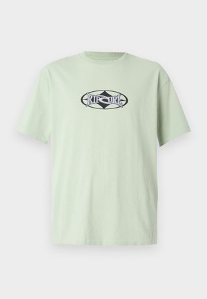 Világoszöld pamut póló kerek nyakkal és rövid ujjakkal. Elől fekete és kék grafikai logó található ovális formában.