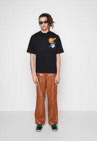 Calvin Klein Jeans FLOWER LOGO TEE - Printtipaita - ck black