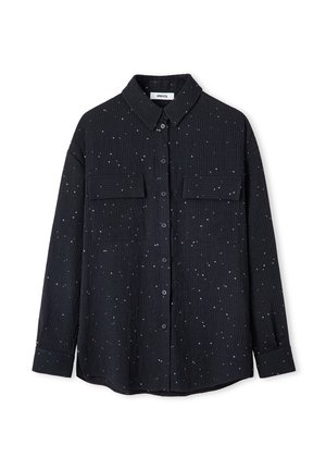 Ciemnoniebieska koszula z guzikami z przodu, długimi rękawami, dwiema kieszeniami na piersi oraz teksturowanym materiałem z małymi metalicznymi kropkami i paskami.