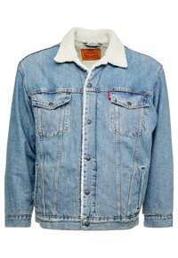 Ljusblå jeansjacka med krage fodrad med sherpa, knäppning fram och två bröstfickor. Har en sliten fåll och sidofickor.