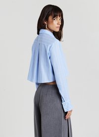Calliope CROP  - Chemisier - var celeste