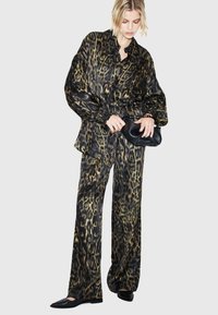 AllSaints CHARLI TROUSER brązowy