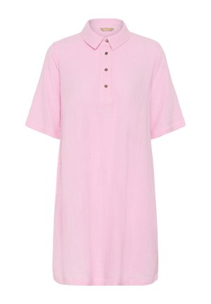 Světlé růžové šaty s límečkem, krátkými rukávy a čtyřmi knoflíky vpředu, vyrobené z texturované lehké látky.