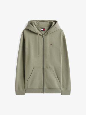 Felpa verde oliva con zip, cappuccio regolabile, due tasche frontali, polsini a coste e piccolo logo del brand sul petto. Tessuto morbido.