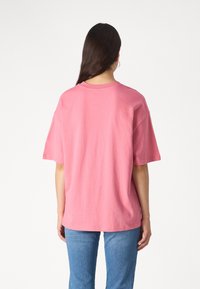 Gina Tricot OVERSIZED TEE - Marškinėliai su spaudiniu - chateau rose