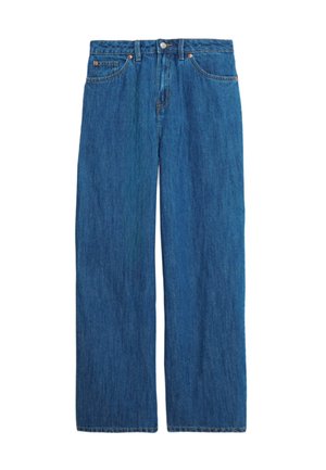 Blauwe spijkerbroek met een recht model. Heeft een middelhoge taille, voorzakken, een metalen knoopsluiting en zichtbare stikdetails.