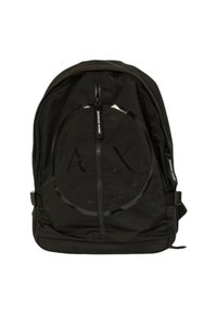 Zaino nero in nylon con un logo circolare lucido che presenta "A/X". Dotato di chiusura con zip e spallacci regolabili per una maggiore comodità nel trasporto.