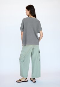 PULL&BEAR SHORT SLEEVE - T-shirt basic - grey