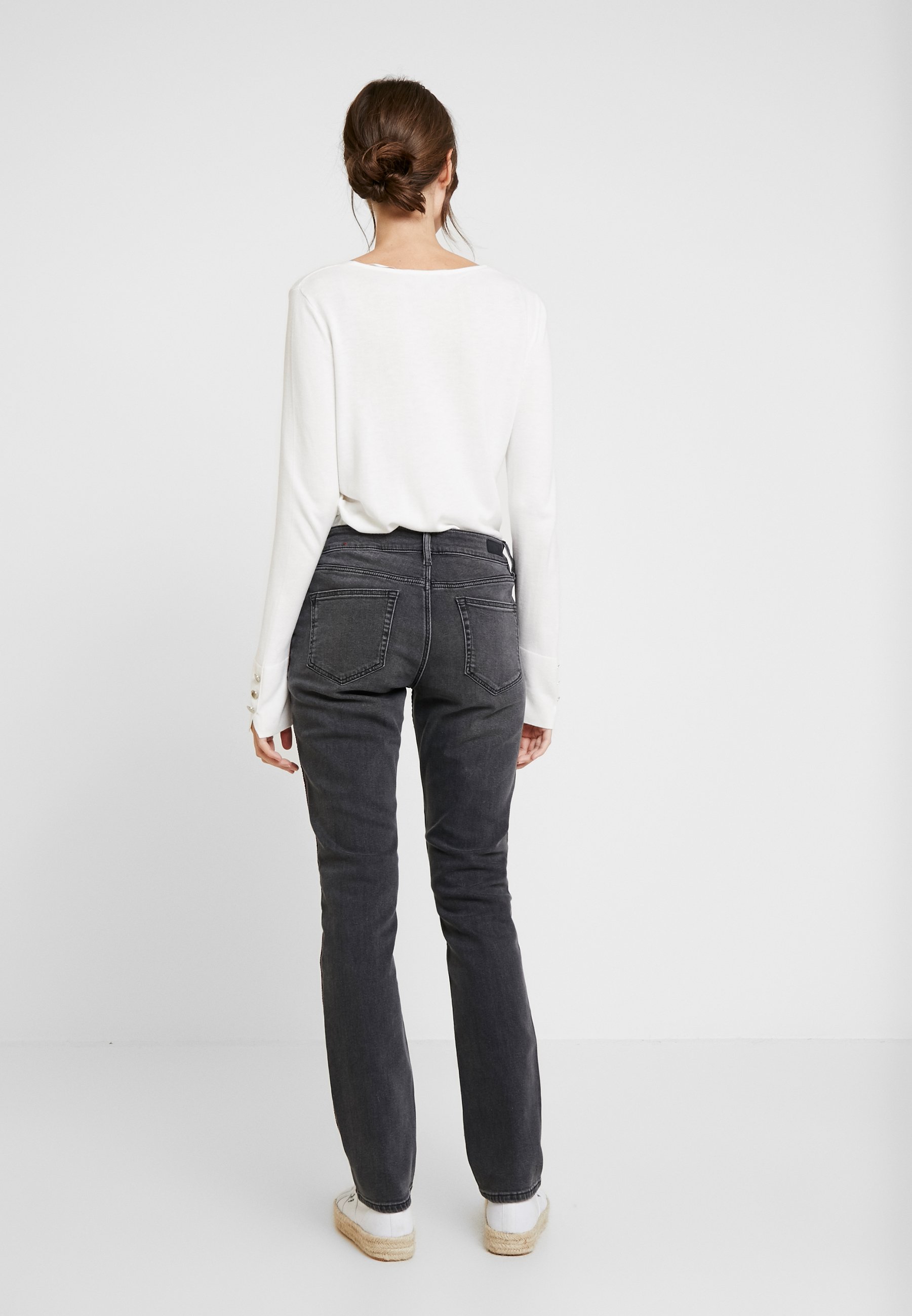 s.Oliver SHAPE Jeans slim fit greyblack denim Zalando.no s.Oliver Jeans slim fit - dark steel