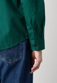 HUGO EGRIN - Chemise classique - dark green