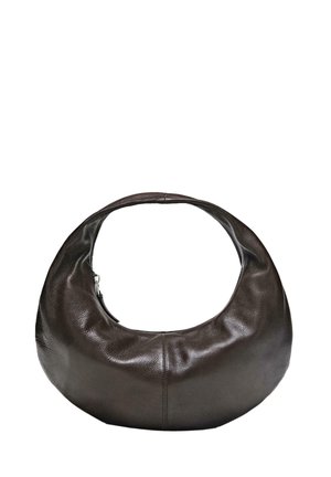 Dunkelbraune, mondförmige Ledertasche mit einem Einzelriemen und einem oberen Reißverschluss.