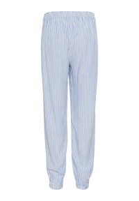 Lahki pižamaste hlače, modro-bele črtaste zasnove, elastičen pas, zoženi rokavi, izdelane iz mehke, dihajoče tkanine.