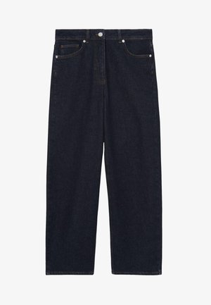 Mørkeblå denimjeans med synlige baglommer, orange syning og en brun lædermærkat med mærket "REISS" ved taljen.