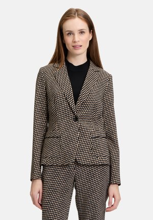 Blazer und passender Hosenanzug im wellenförmigen Muster aus Schwarz und Beige. Maßgeschneiderte Passform mit Reverskragen, zwei vorderen Taschen und Ein-Knopf-Verschluss.