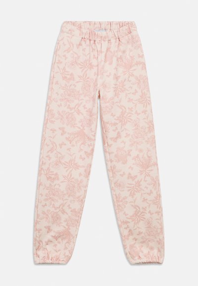 Ροζ ανοιχτό ροζ παντελόνι φόρμας από μαλακό βαμβάκι με λουλουδάτο και πεταλούδες σχέδιο, διαθέτει ελαστική μέση και στενά μανσέτες.