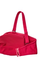 Crveni grudnjak s podesivim naramenicama s cvjetnim uzorkom i bočnim zatvaračem na kukice i očice, prikazan na bijeloj pozadini.