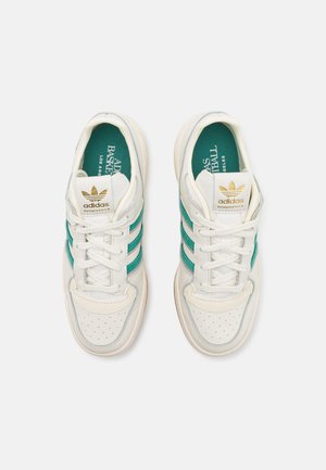FORUM LOW CL - Trainers - cloud white/active green/sandy pink