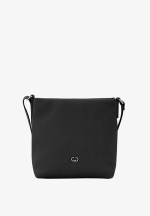 Sac bandoulière noir en tissu texturé, de forme rectangulaire, avec une sangle réglable et un petit logo en argent centré en bas.