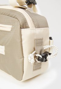 Peak Performance STREET BIKE BAG UNISEX - Sac banane - avid beige