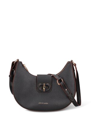 Borsa a tracolla in pelle nera con finitura testurizzata, forma curva, dettagli in metallo dorato e chiusura frontale con patta decorata da un doppio dettaglio ovale.