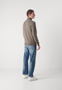 GANT HALF ZIP - Pulover - dark hazelnut melange