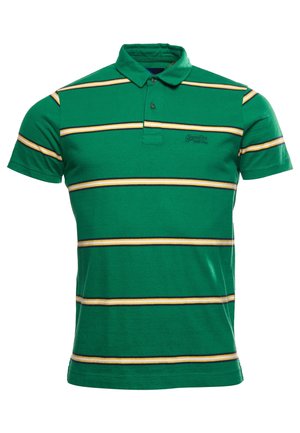 Polo vert à manches courtes avec des rayures horizontales jaunes et blanches et un col avec patte à deux boutons.