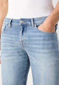 Scotch & Soda RALSTON REGULAR SLIM  - Τζιν σορτς - light blue denim