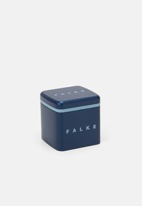 Caja de metal azul marino con forma cuadrada, esquinas redondeadas y una banda de acento azul claro. Presenta el texto "FALKE" en relieve en la parte frontal.