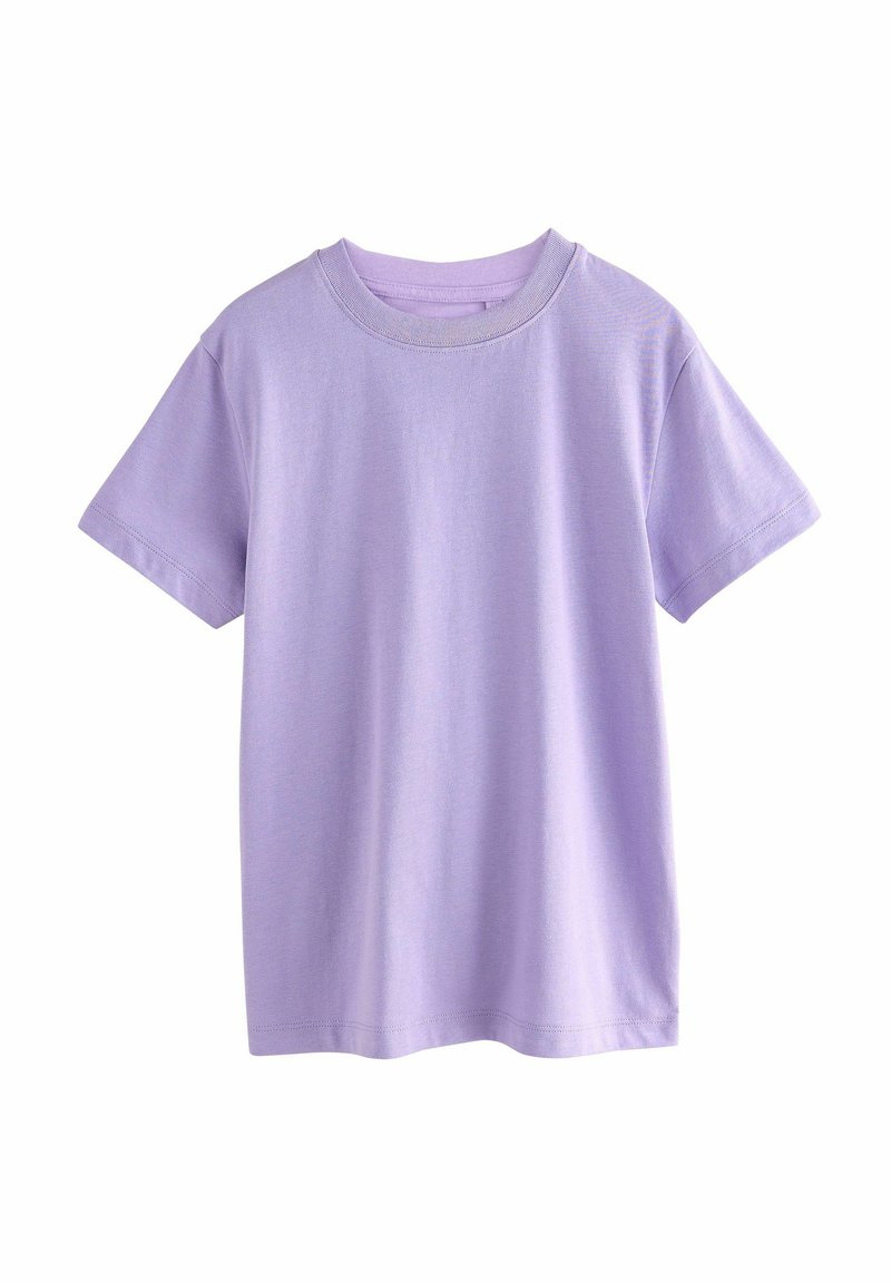 Kortærmet t-shirt i lys lavendelfarvet stof. Har runde halsudskæring og standard pasform. Glat tekstur med syninger.