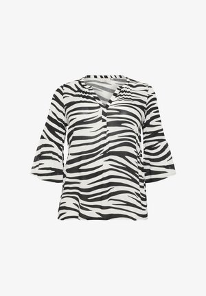 Blusa con stampa zebra bianco e nero, scollo a V, maniche a campana e un tessuto leggero e testurizzato. Presenta un fit rilassato con dettagli delle cuciture visibili.