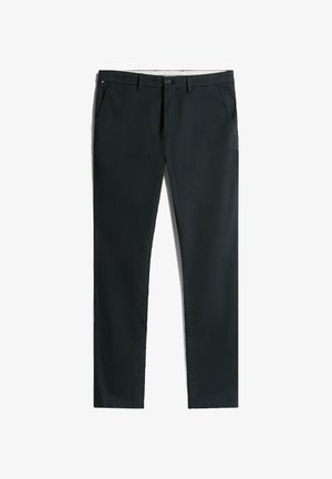 Zwarte chinos met een klassieke uitstraling, gemaakt van een gladde stof met een knoopsluiting en voorkruiszakken, in een recht gesneden pasvorm.