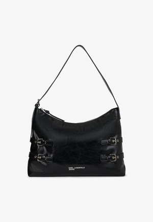 Melna ādas plecu soma ar diviem dekoratīviem sānu sprādzēm, rāvējslēdzēja aizdari un "Karl Lagerfeld Jeans" logo priekšpusē.