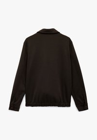 Mørkebrun langærmet jakke med krave, elastisk talje og knapmanschetter. Glat stof med et enkelt design.