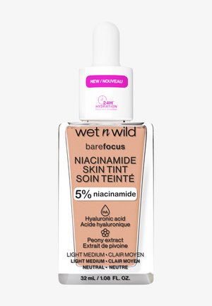 WET N WILD BARE FOCUS NIACINAMIDE SKIN TINT - Idratanti colorati - light medium sand